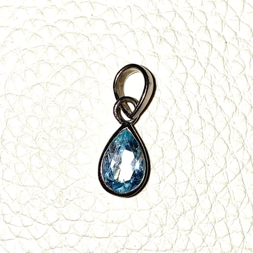 Large teardrop aquamarine gemstone pendant set in 925 sterling silver pear shape